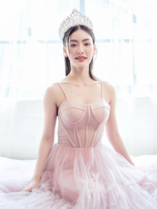 มีนา ริณา 31 มีนา ริณา อายุ