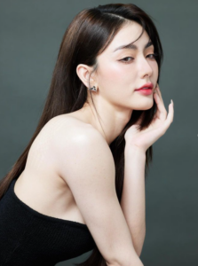 มีนา ริณา 9 มีนา ริณา ถ่ายรูป